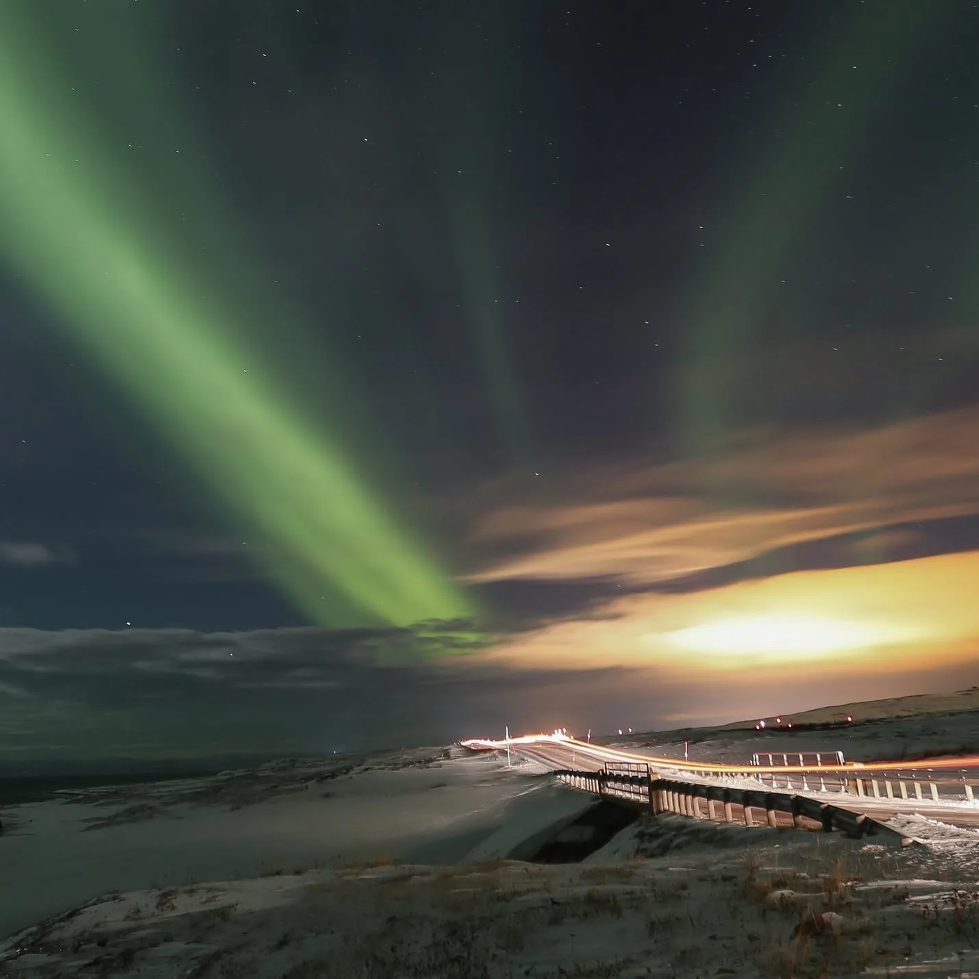 Nordlys over kysten ved Vadsø
